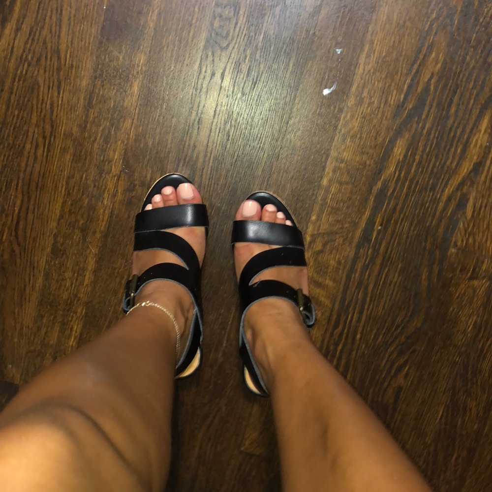 Black wedges